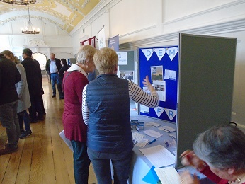 Visitor to the Dementia-Friendly-Abingdon stand.